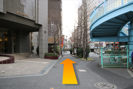 With Toyo High School on your left, continue walking along Hakusan-dori Ave.